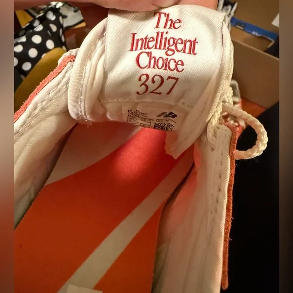 New Balance 327 Orange and White fashion sneakers - Picture 5 of 9